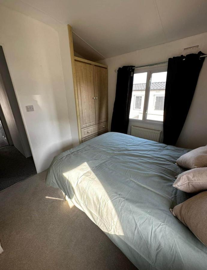 2 Bedroom Caravan With Sea Views Eastchurch Kültér fotó