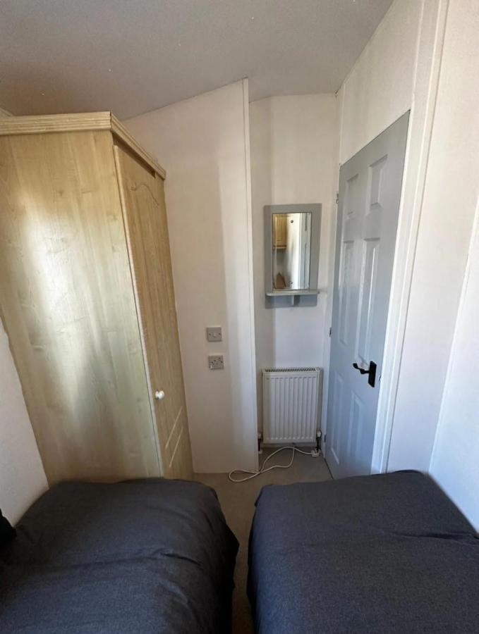 2 Bedroom Caravan With Sea Views Eastchurch Kültér fotó