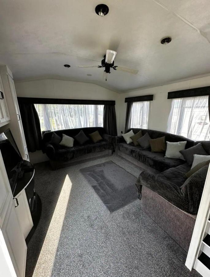 2 Bedroom Caravan With Sea Views Eastchurch Kültér fotó