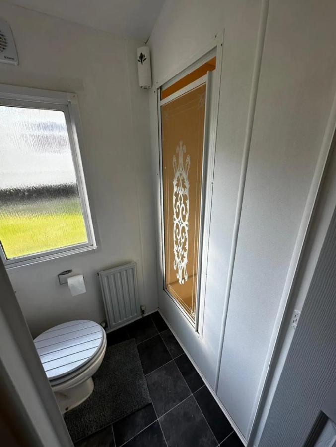 2 Bedroom Caravan With Sea Views Eastchurch Kültér fotó
