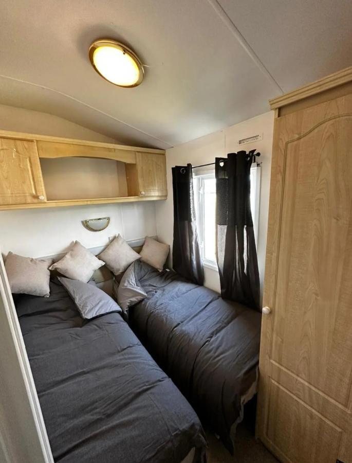 2 Bedroom Caravan With Sea Views Eastchurch Kültér fotó