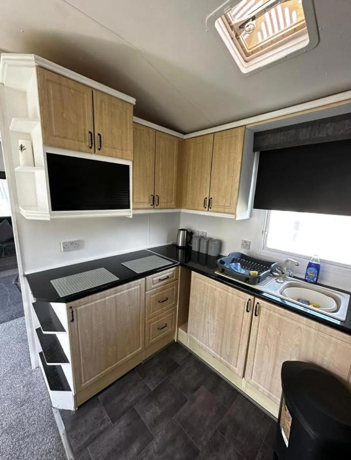 2 Bedroom Caravan With Sea Views Eastchurch Kültér fotó