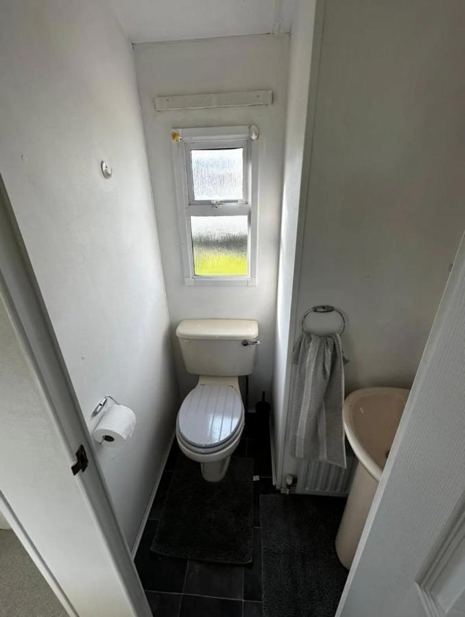 2 Bedroom Caravan With Sea Views Eastchurch Kültér fotó