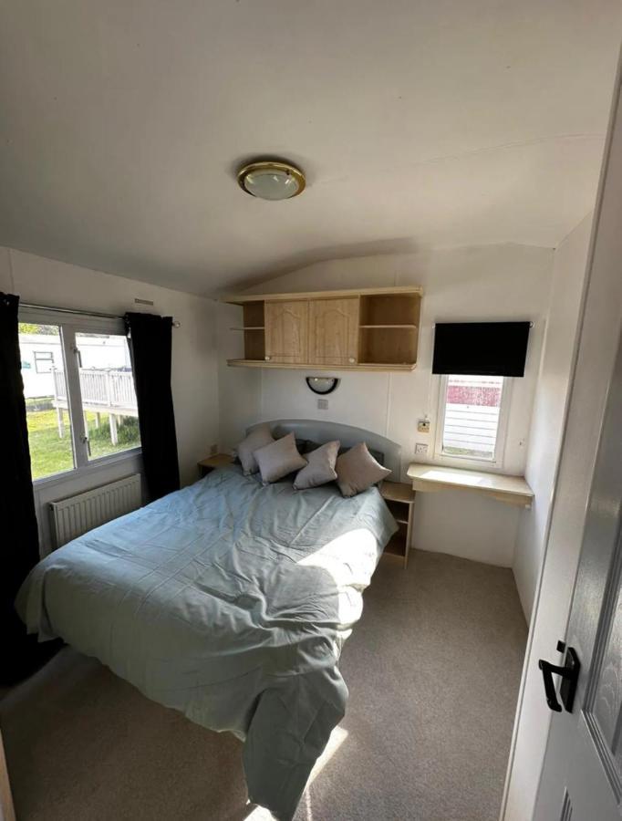2 Bedroom Caravan With Sea Views Eastchurch Kültér fotó